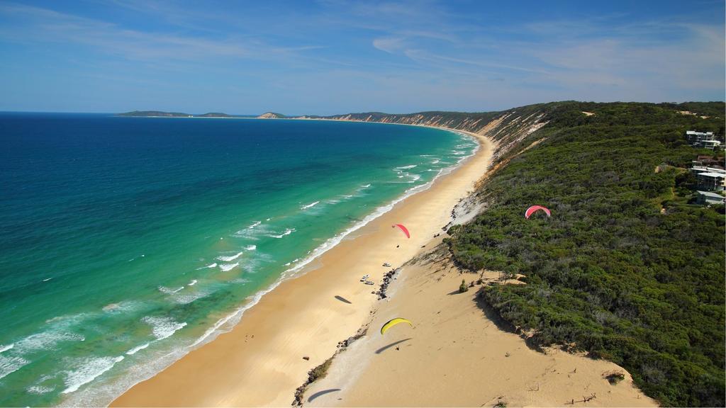 Pippies Beachhouse Backpackers Hostel Rainbow Beach Exterior photo