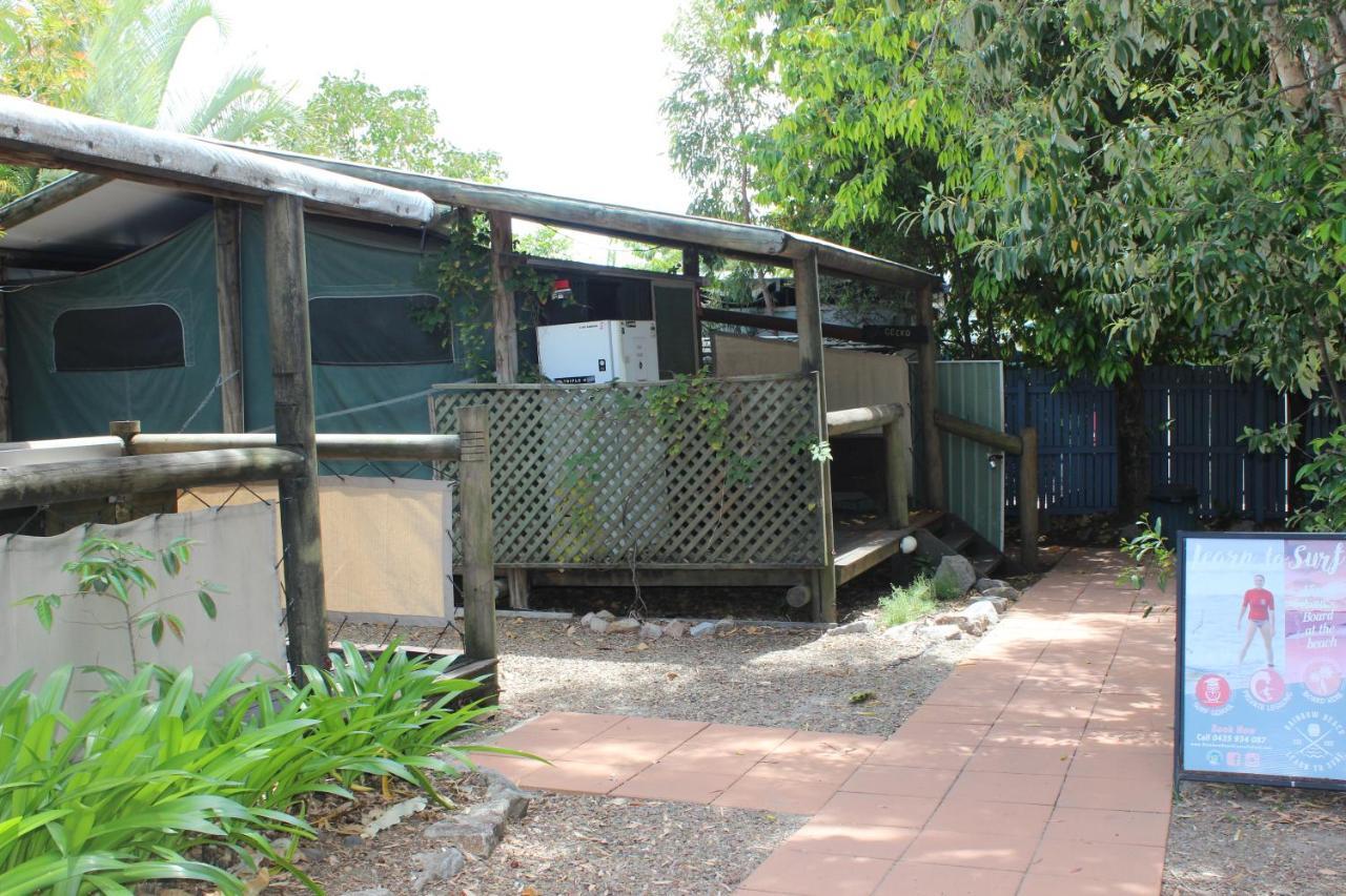 Pippies Beachhouse Backpackers Hostel Rainbow Beach Exterior photo