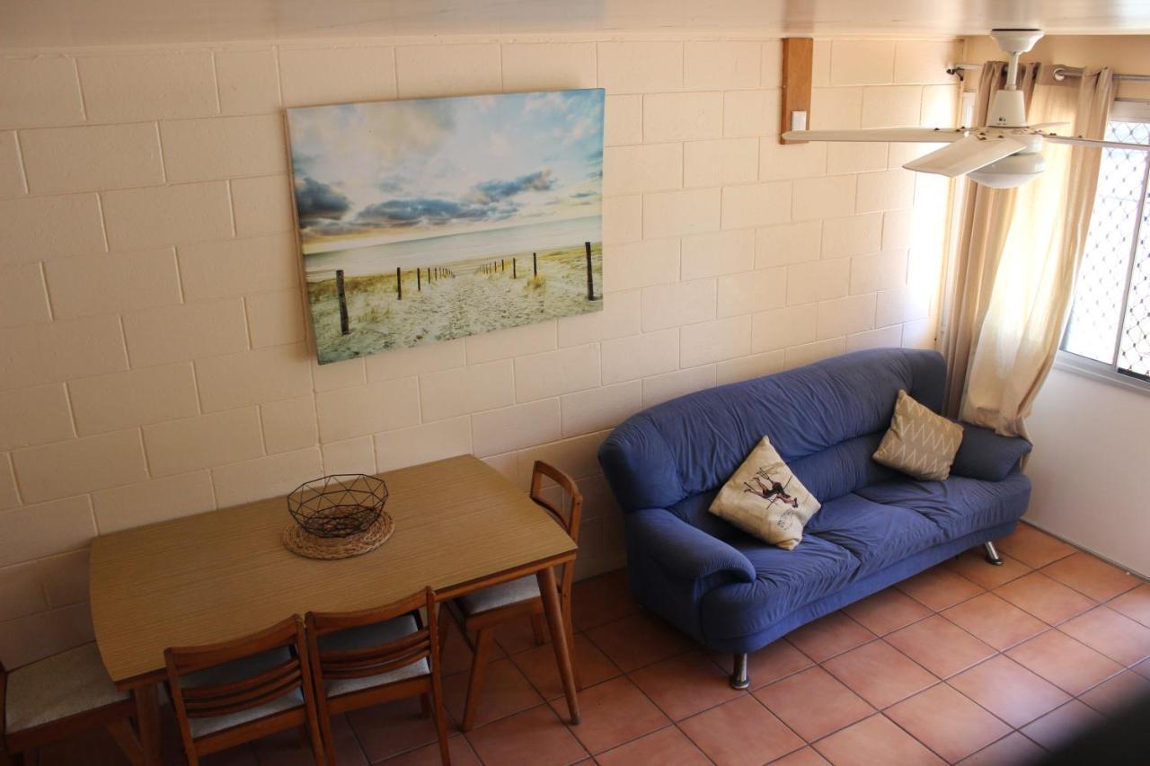 Pippies Beachhouse Backpackers Rainbow Beach Exterior photo
